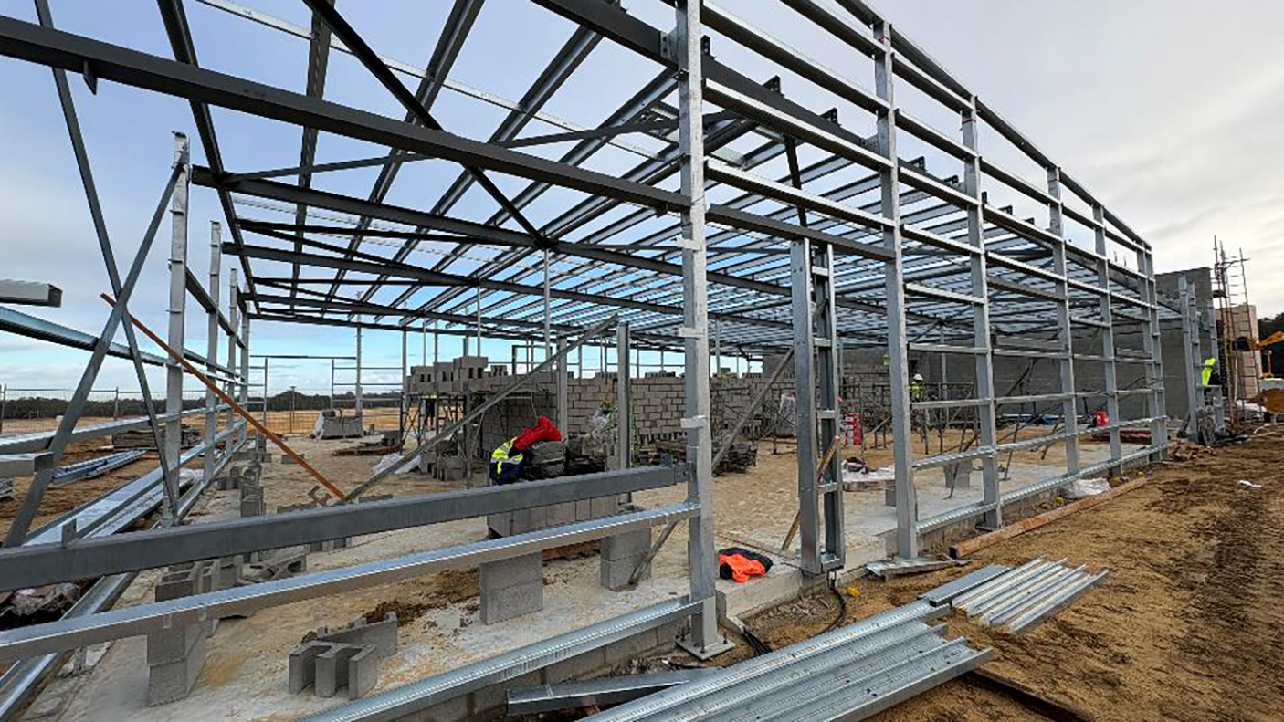 The construction at keirnan Park showing the steel framework of a large building