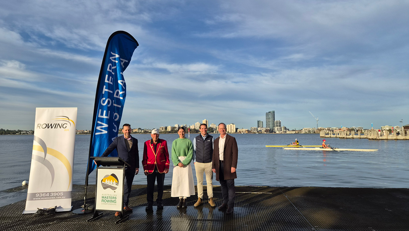 5 people stand on the edge of the Swan river